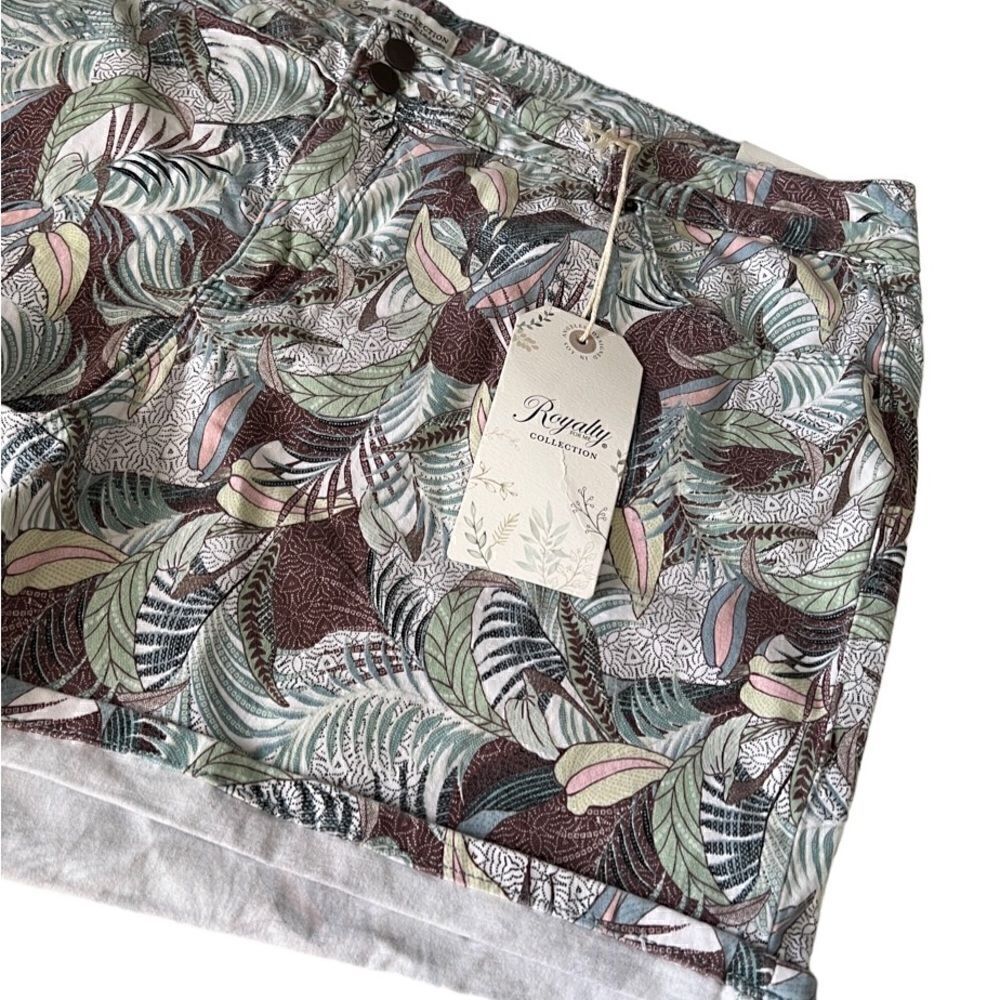 Royalty for Me Collection Floral Cuff Cotton Blend Shorts Women's Size 18 NWT